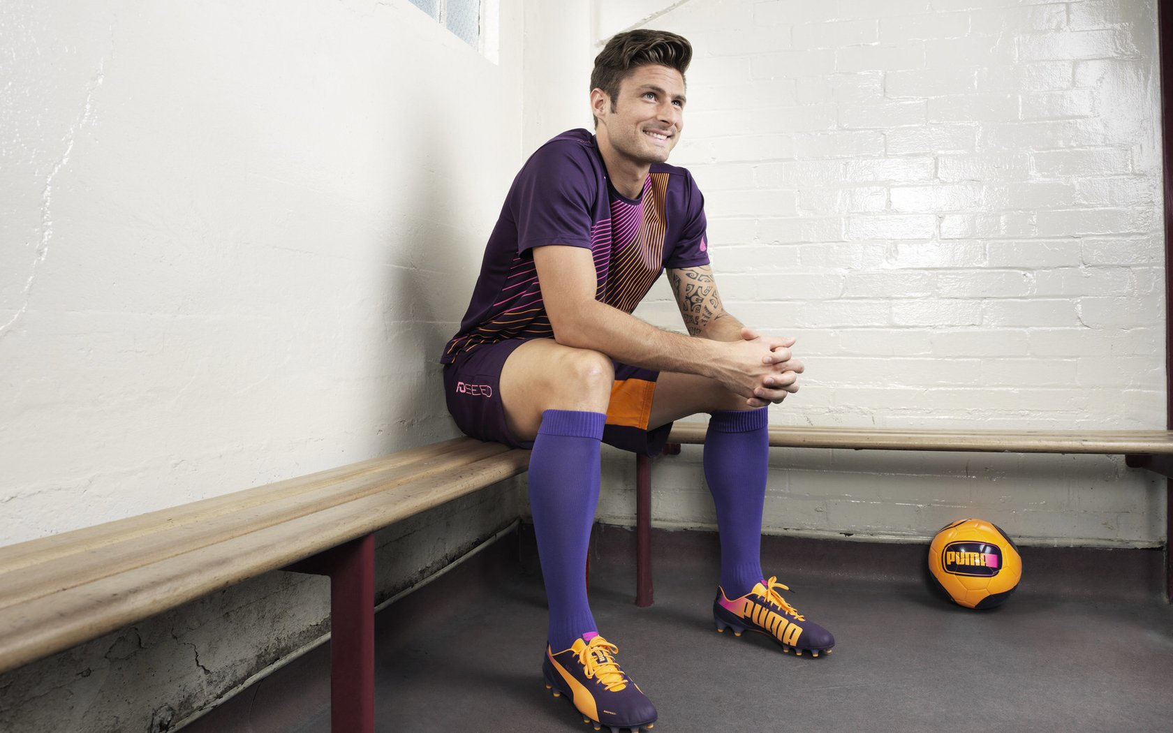 爱游戏平台-拉恩：在全黑队反击战术中，他的速度和爆发力为队友提供巨大支持